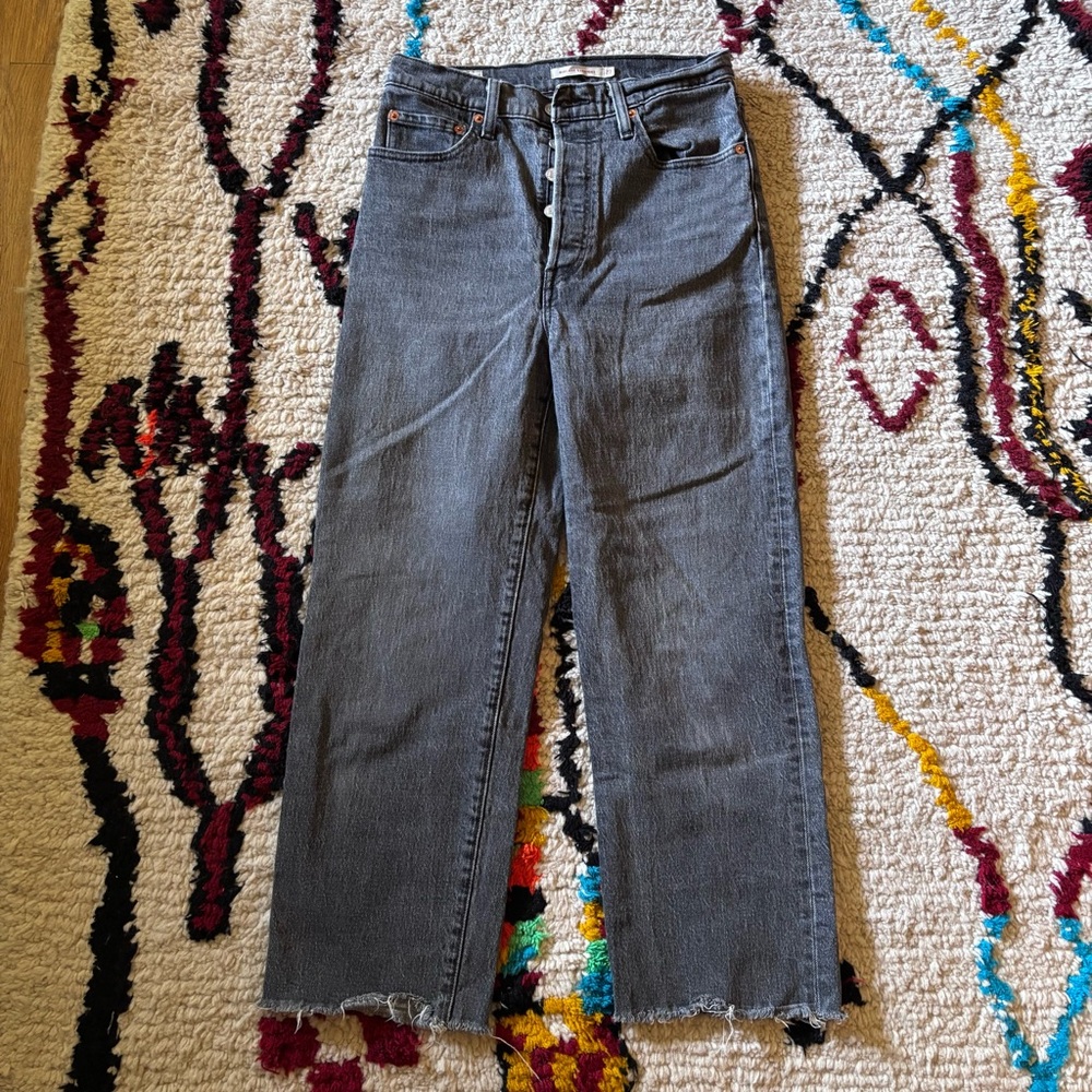 Levi’s Ribcage Straight Jeans High Rise Button Fly Gray Wash Frayed Hem